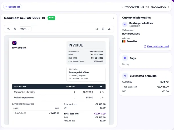 An invoice open in Novadesko, with its PDF preview, amounts and customer details